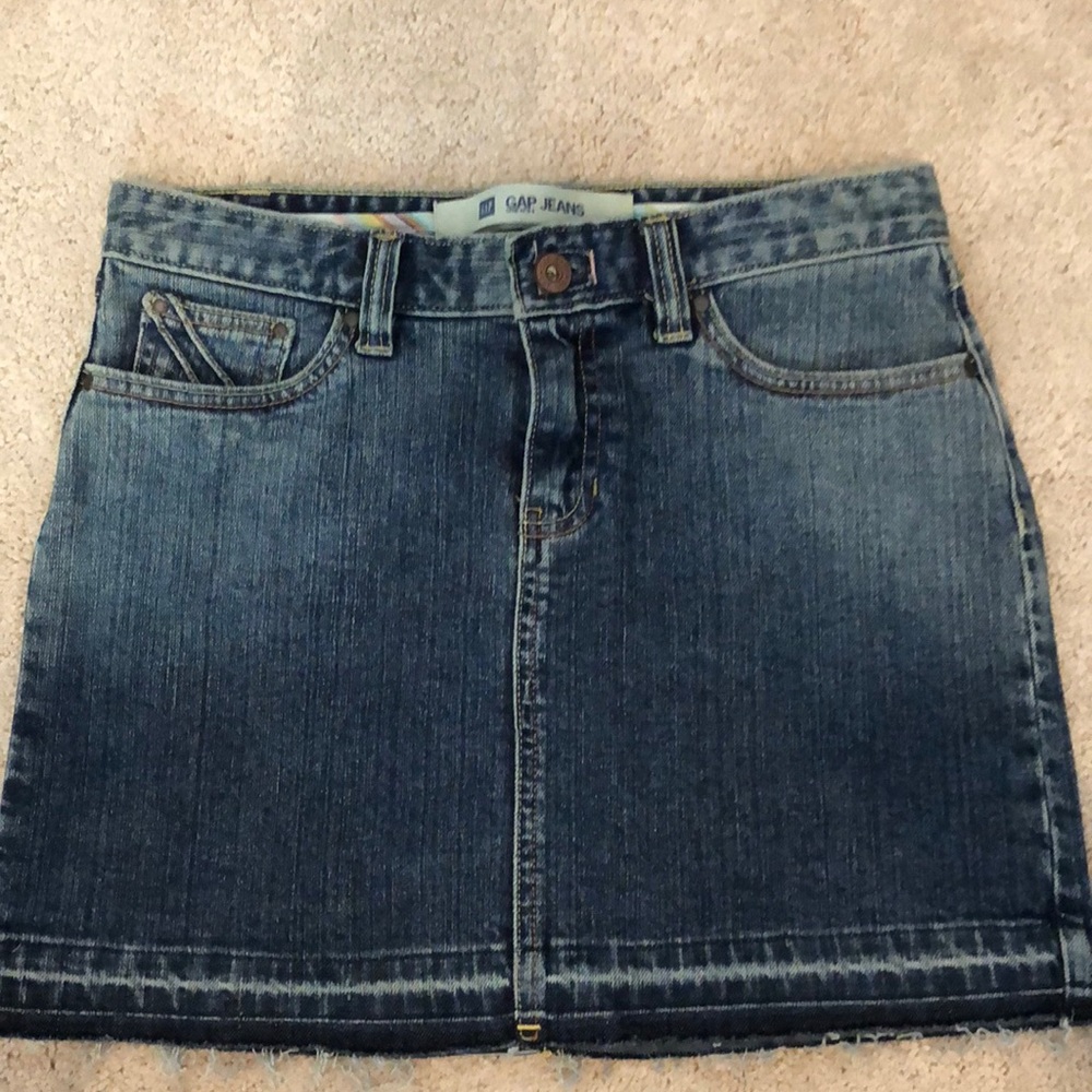 Gently use jean skirt from Gap.
